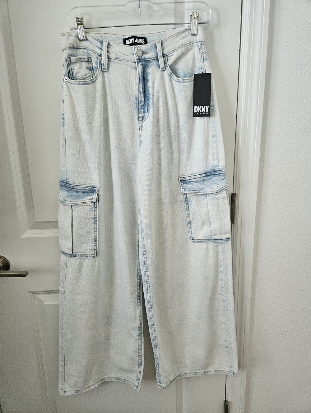NWT DKNY JEANS Women's High-Rise Wide-Leg Cargos Open Sky Wash Sz 27